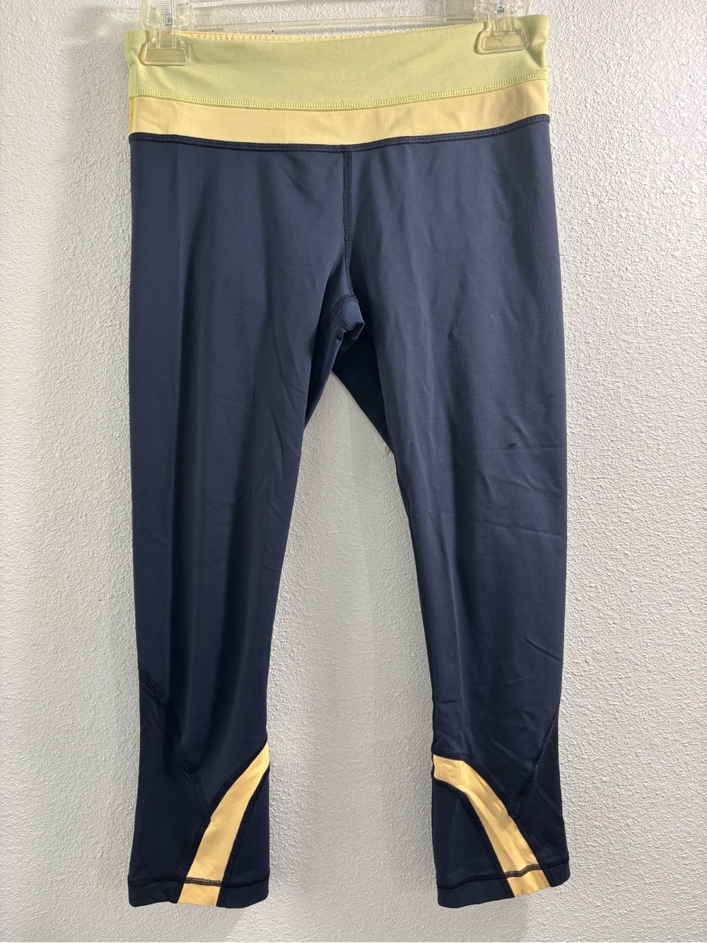 Lululemon Women’s Back Zipper Capri Leggings Size Small